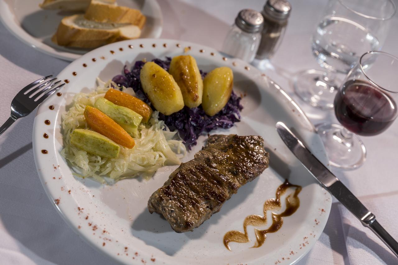 Hari Club Beach Resort Aghīr Eksteriør billede